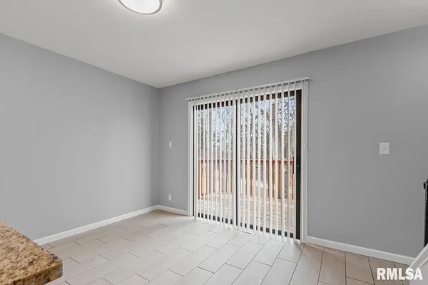 $1,700 | 2022 West Glen Avenue, Peoria, IL 61614