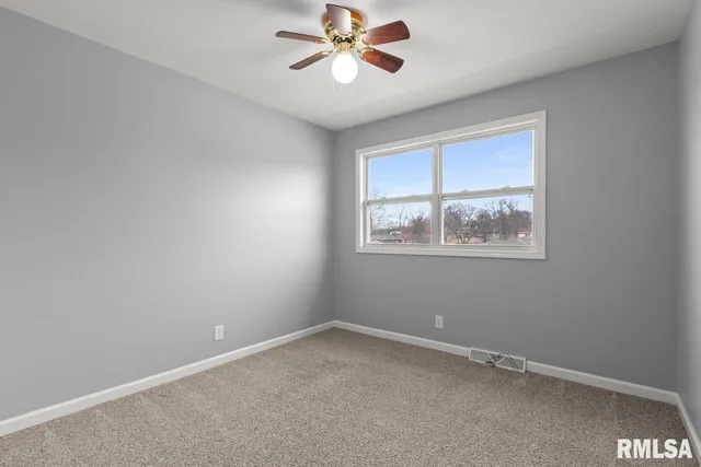 $1,800 | 2022 West Glen Avenue, Peoria, IL 61614