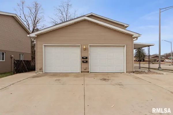 $1,700 | 2022 West Glen Avenue, Peoria, IL 61614