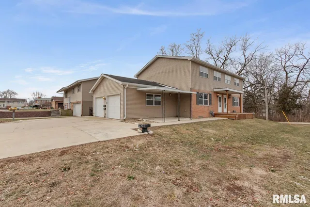 $1,800 | 2022 West Glen Avenue, Peoria, IL 61614