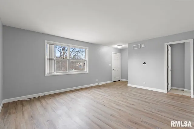 $1,800 | 2022 West Glen Avenue, Peoria, IL 61614