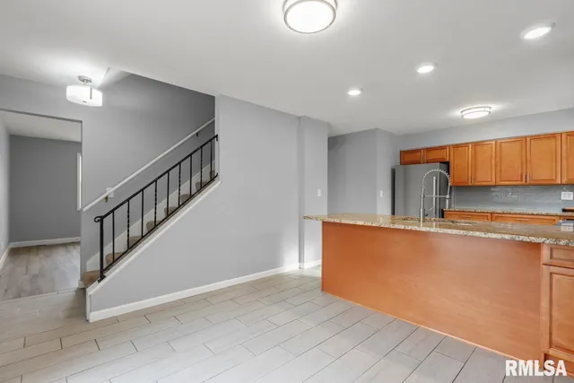 $1,800 | 2022 West Glen Avenue, Peoria, IL 61614