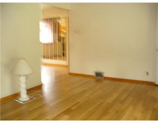 445 West Starz Road Gibsonia, PA 15044 - Photo 3 of 9 Living Room.