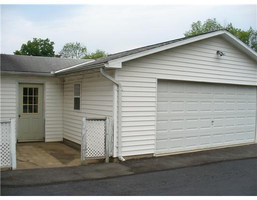 445 West Starz Road Gibsonia, PA 15044 - Photo 6 of 9 Parking Lot/Garage.