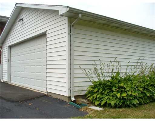 445 West Starz Road Gibsonia, PA 15044 - Photo 8 of 9 Parking Lot/Garage.