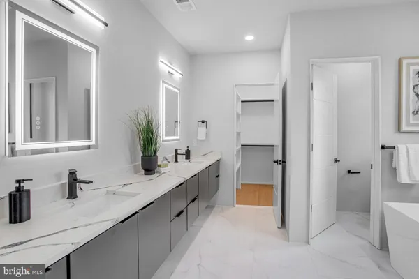 $2,168,000 | 8313 Syracuse Circle, Vienna, VA 22180