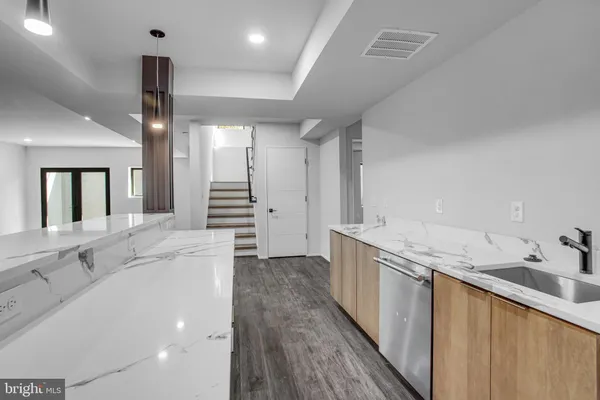 $2,168,000 | 8313 Syracuse Circle, Vienna, VA 22180