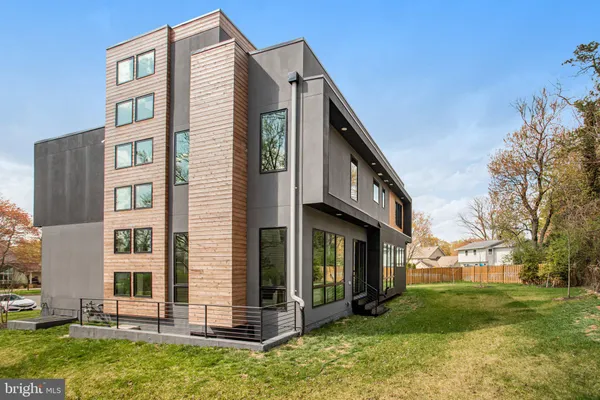 $2,168,000 | 8313 Syracuse Circle, Vienna, VA 22180