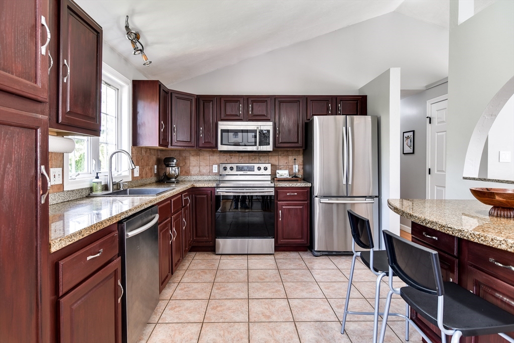 34 Oran Street Worcester, MA 01605 - Photo 10 of 42