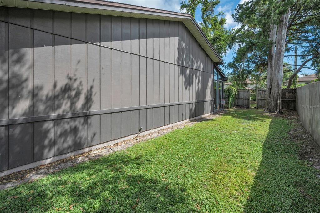 1890 Wolford Road, Unit 3 Clearwater, FL 33760 - Photo 36 of 47 a backyard with a garden