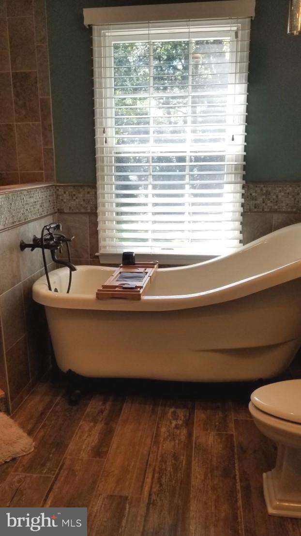 1834 Cedar Road Pasadena, MD 21122 - Photo 14 of 23 Bath (Master) Soaking Tub
