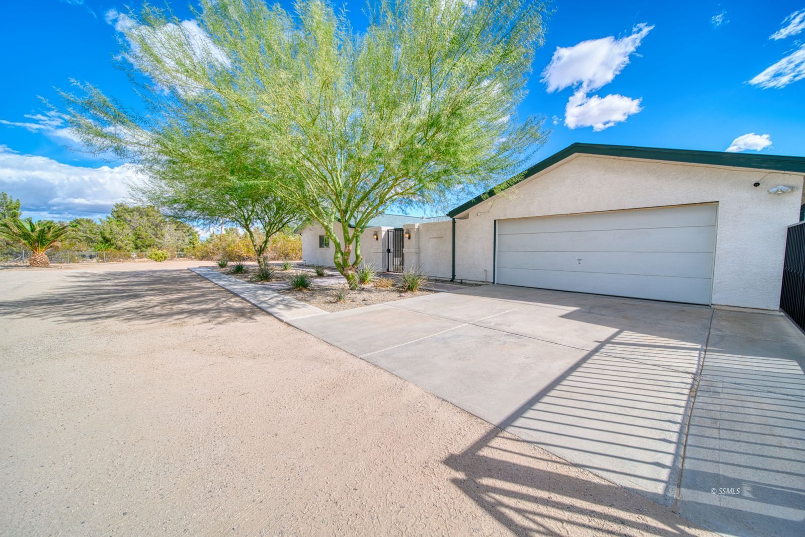 554 North Cory Street Ridgecrest, CA 93555 - Photo 2 of 43