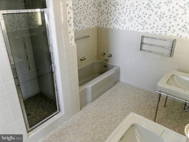 2173 Almshouse Road Jamison, PA 18929 - Photo 13 of 25 Master Bathroom