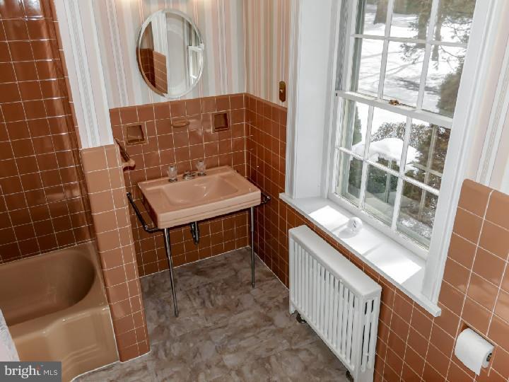 2173 Almshouse Road Jamison, PA 18929 - Photo 15 of 25 Bathroom