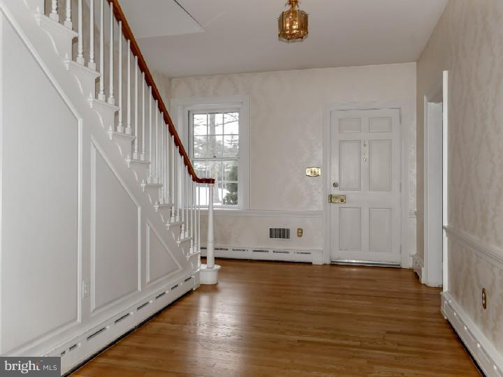 2173 Almshouse Road Jamison, PA 18929 - Photo 5 of 25 Foyer