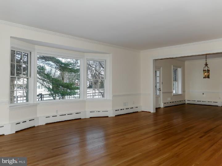 2173 Almshouse Road Jamison, PA 18929 - Photo 9 of 25 Living Room