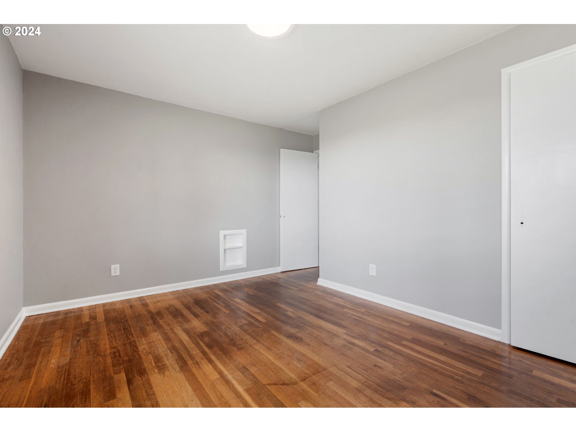 2150 East Airport Road Hermiston, OR 97838 - Photo 15 of 37 a view of an empty room
