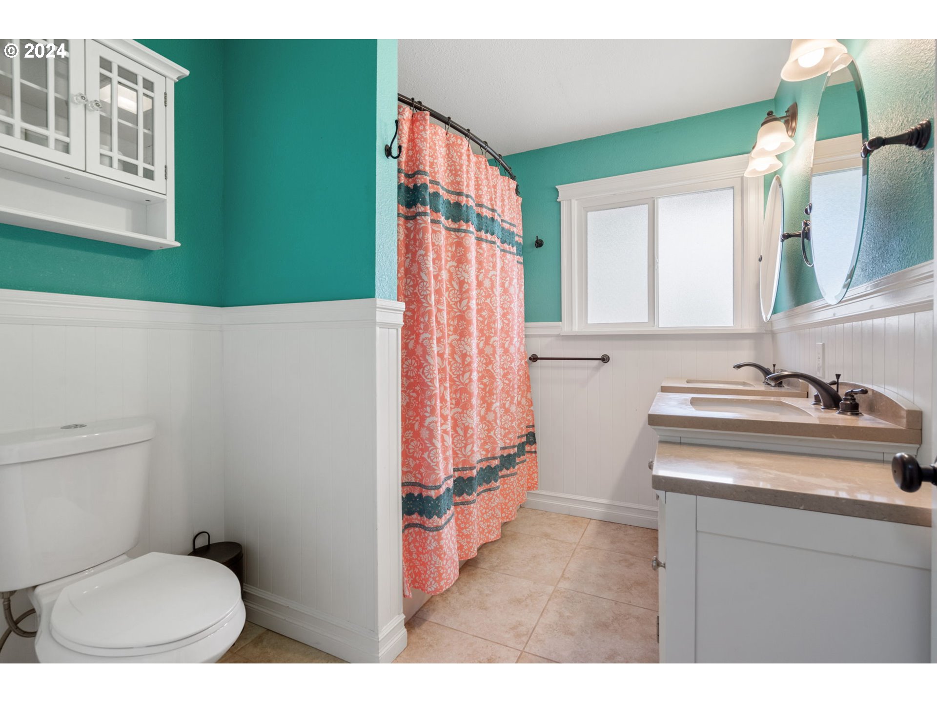 2150 East Airport Road Hermiston, OR 97838 - Photo 17 of 37 a bathroom with a sink toilet and window