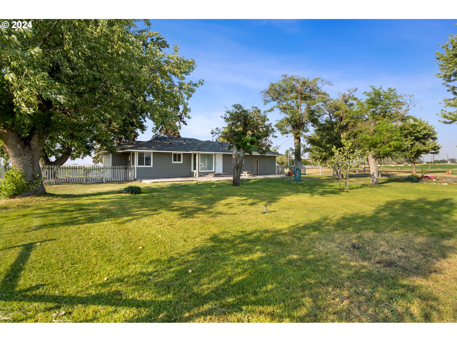 2150 East Airport Road Hermiston, OR 97838 - Photo 27 of 37 a view of a house with a big yard