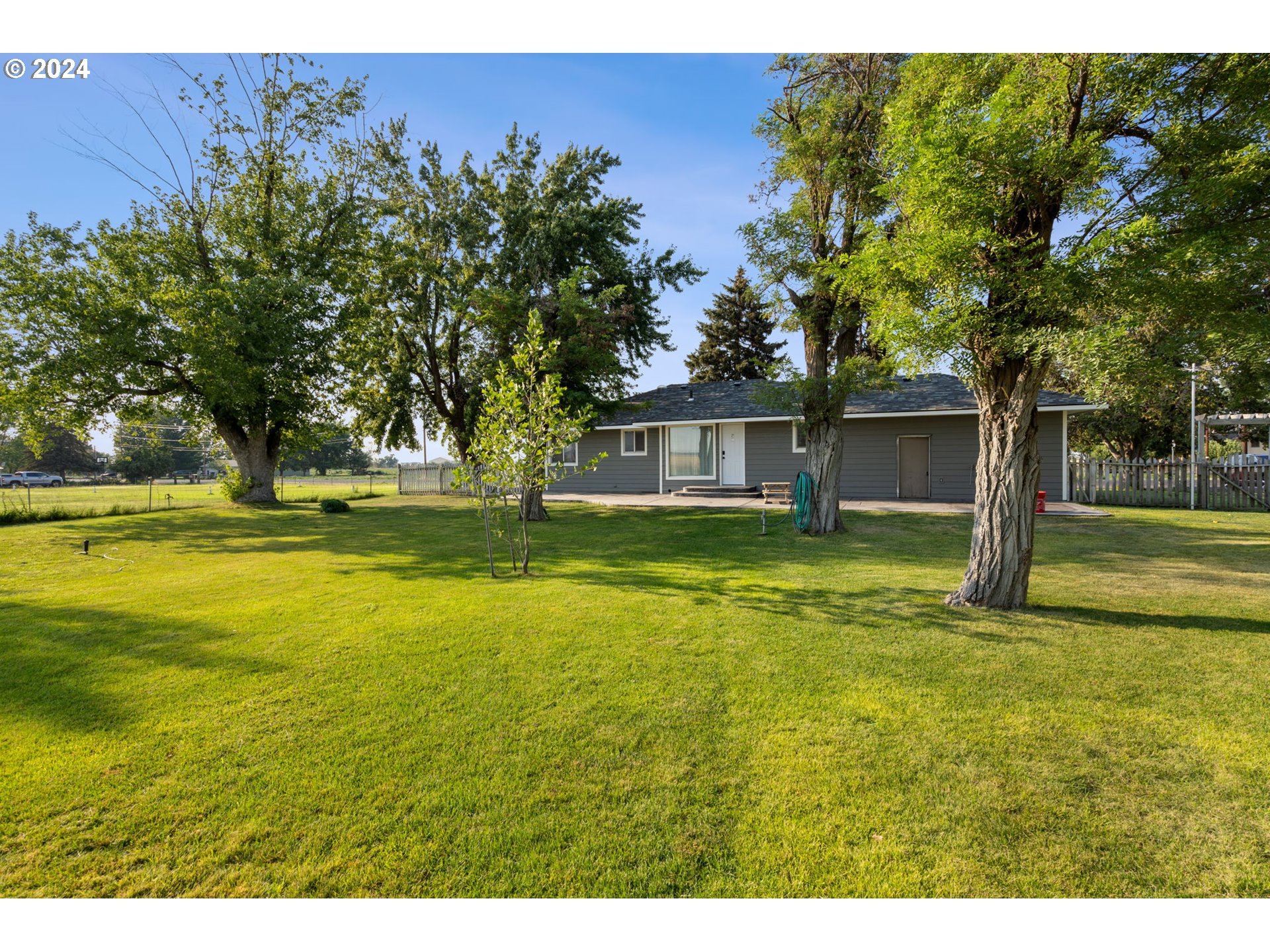 2150 East Airport Road Hermiston, OR 97838 - Photo 28 of 37 a swimming pool with trees in the background