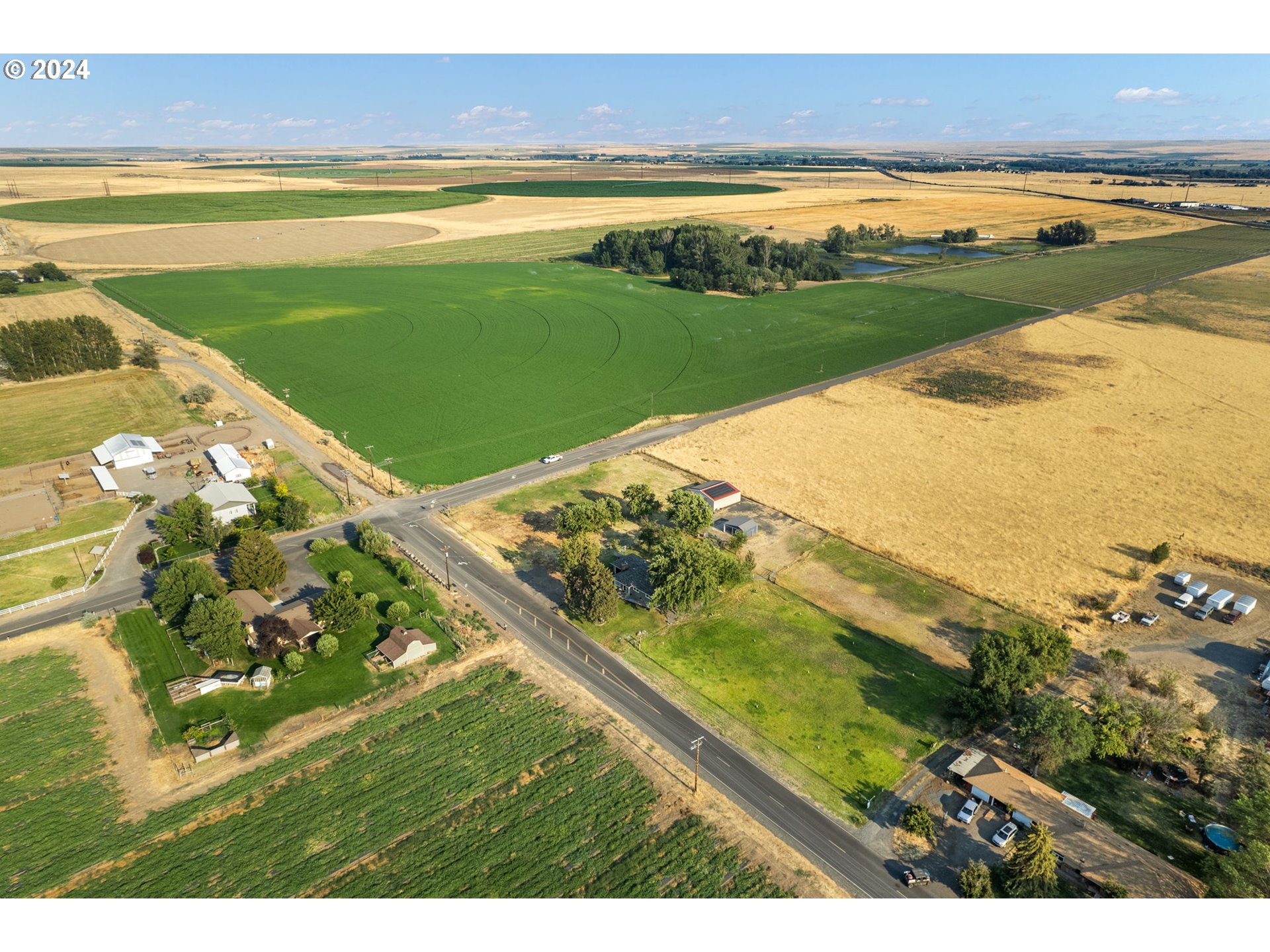 2150 East Airport Road Hermiston, OR 97838 - Photo 35 of 37 a view of an ocean and beach