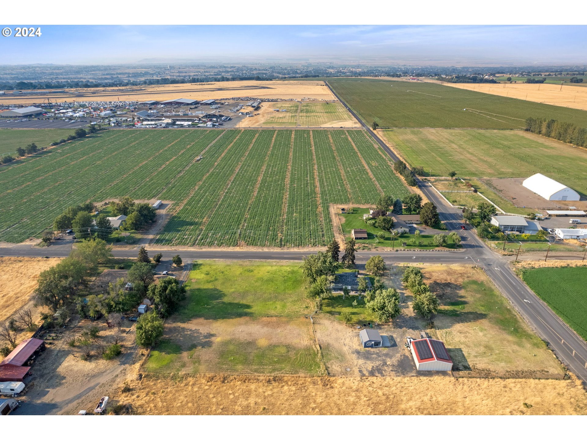 2150 East Airport Road Hermiston, OR 97838 - Photo 36 of 37 a view of a tennis court