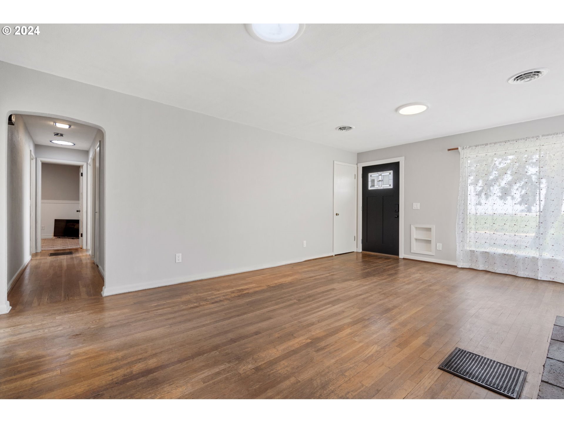 2150 East Airport Road Hermiston, OR 97838 - Photo 6 of 37 a view of an empty room with wooden floor and a window