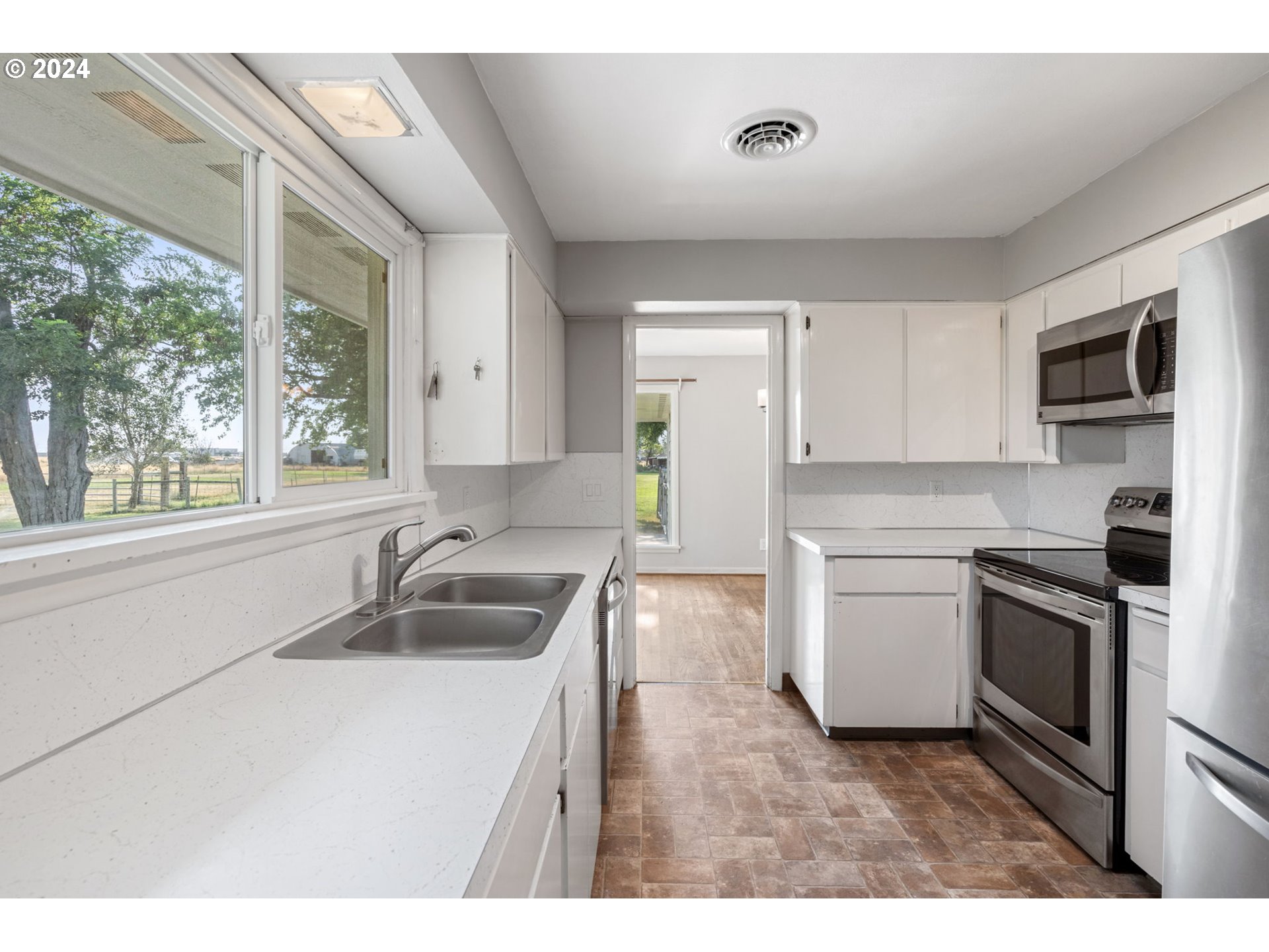 2150 East Airport Road Hermiston, OR 97838 - Photo 10 of 37 a kitchen that has a sink and a stove top oven