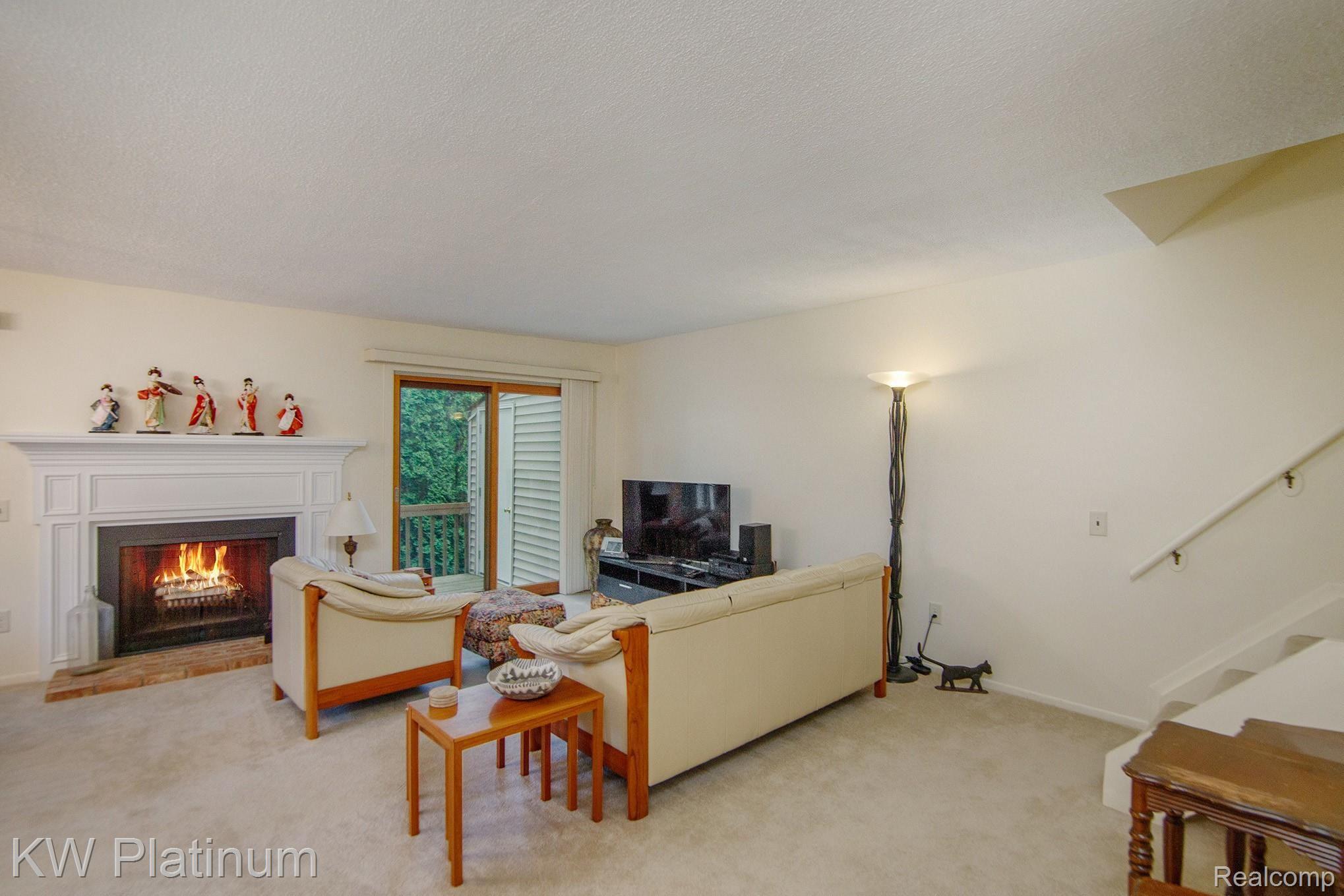 1054 Willow Grove Court Rochester, MI 48307 - Photo 4 of 30 BPG_8612.jpg