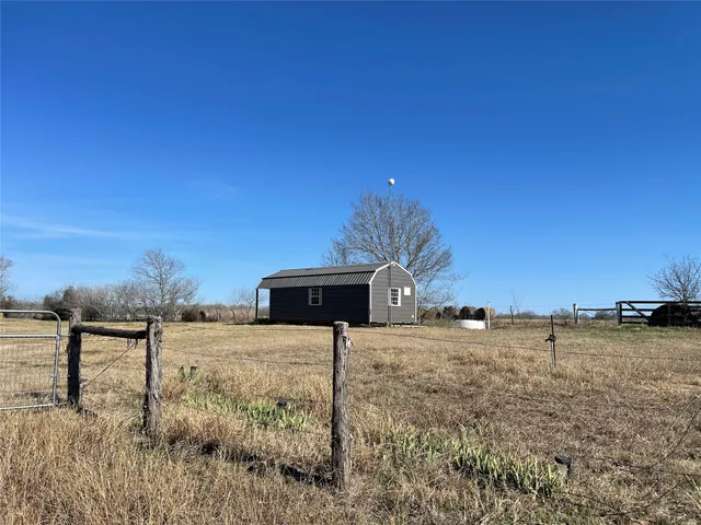 $180,000 | 5279 Fm 2762, Flatonia, TX 78941
