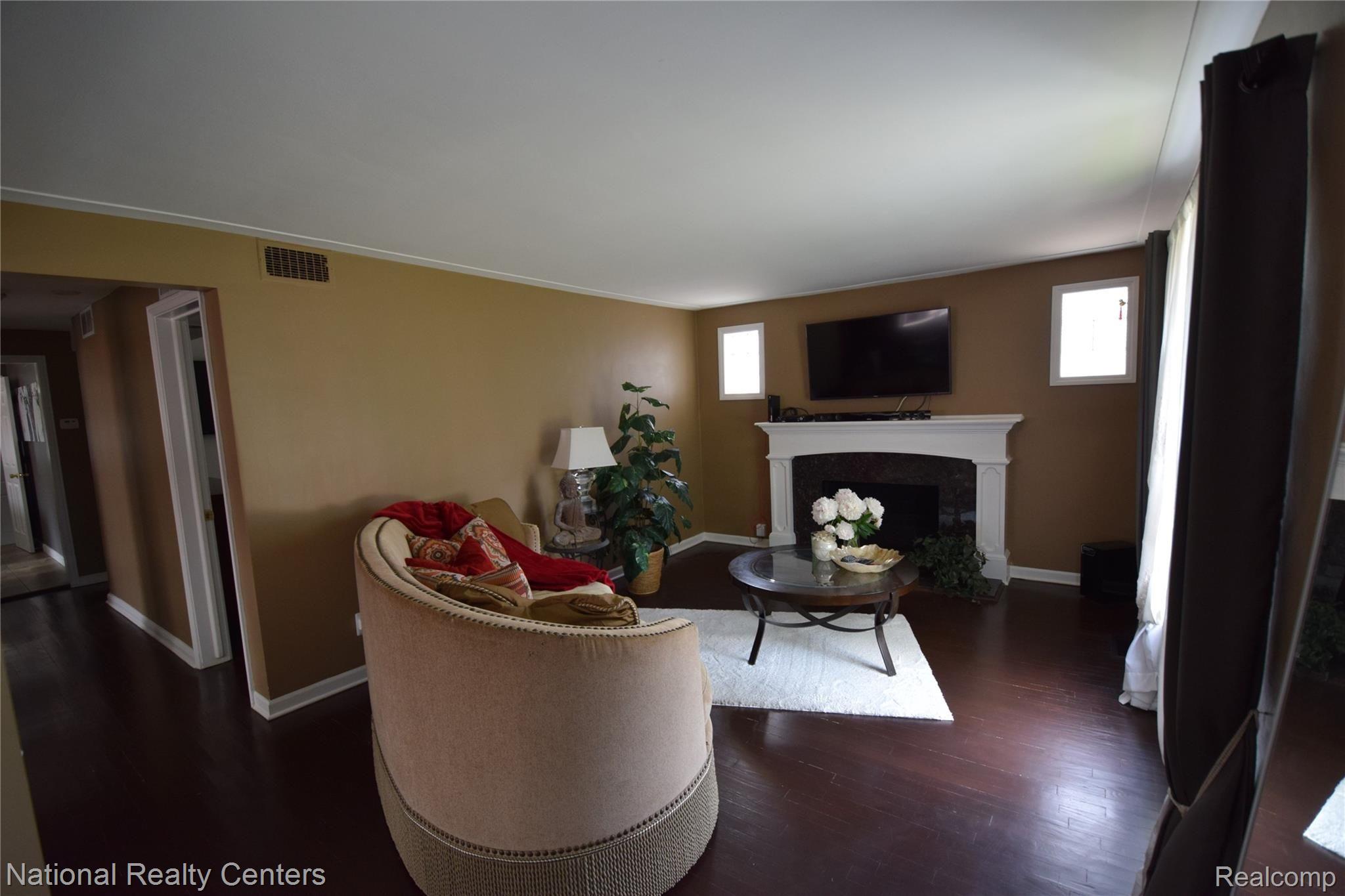 20125 Rensellor Street Livonia, MI 48152 - Photo 2 of 16 Family Room as you enter