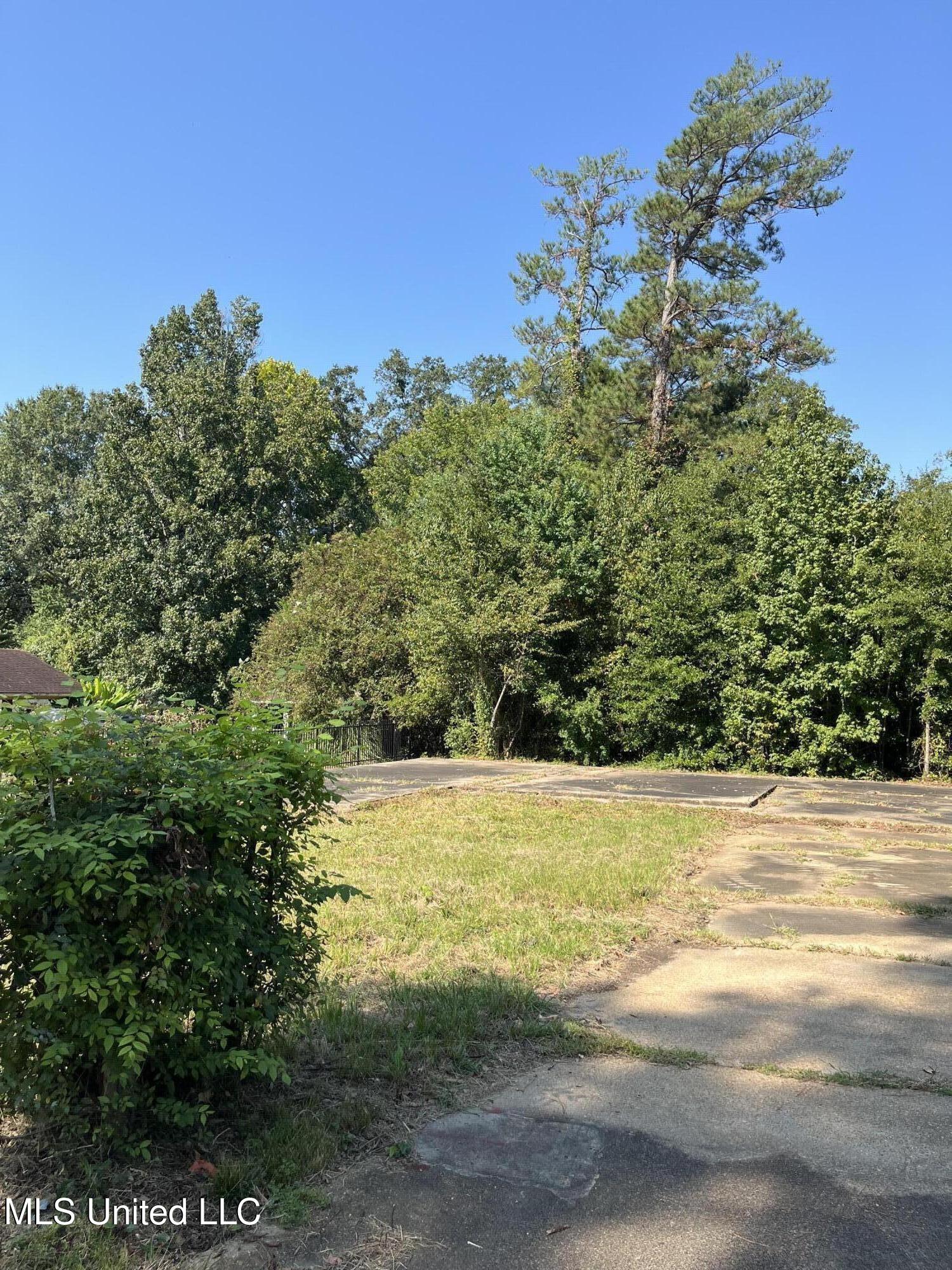 Scanlon Drive Jackson, MS 39204 - Photo 2 of 7 IMG_2508