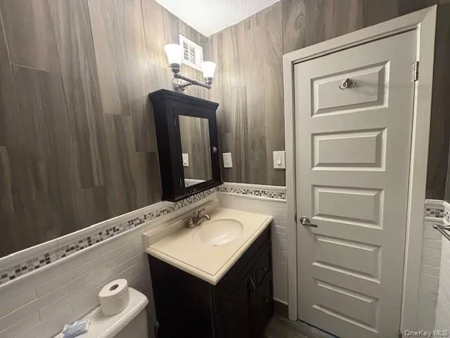 $539,000 | 205 Mineola Boulevard, Unit 4D, Mineola, NY 11501