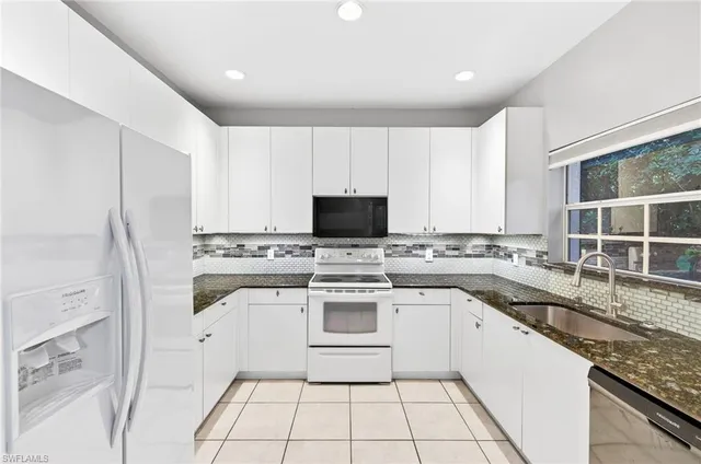 $299,000 | 3258 Tamara Drive, Unit 2, Naples, FL 34109