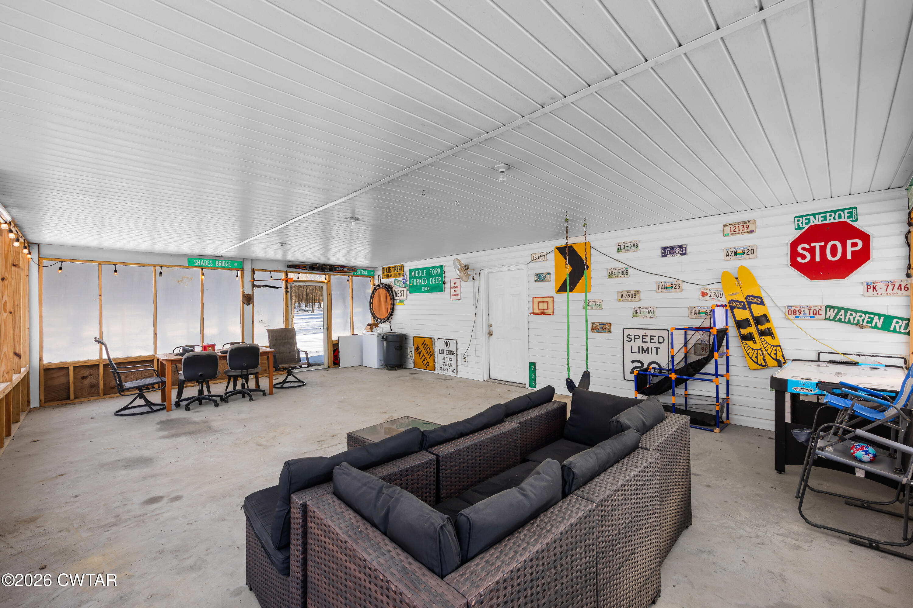 67 Robert Crocker Road Bradford, TN 38316 - Photo 14 of 20 a living room with furniture and a table