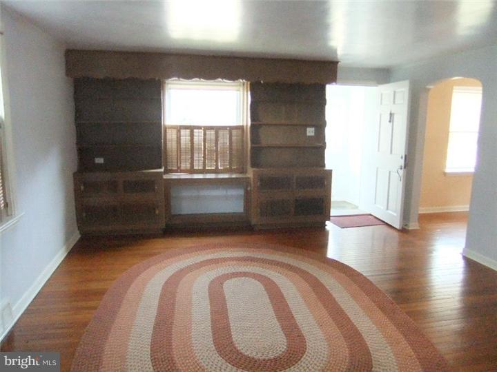 220 School Lane Springfield, PA 19064 - Photo 3 of 23 Gallery Image 3