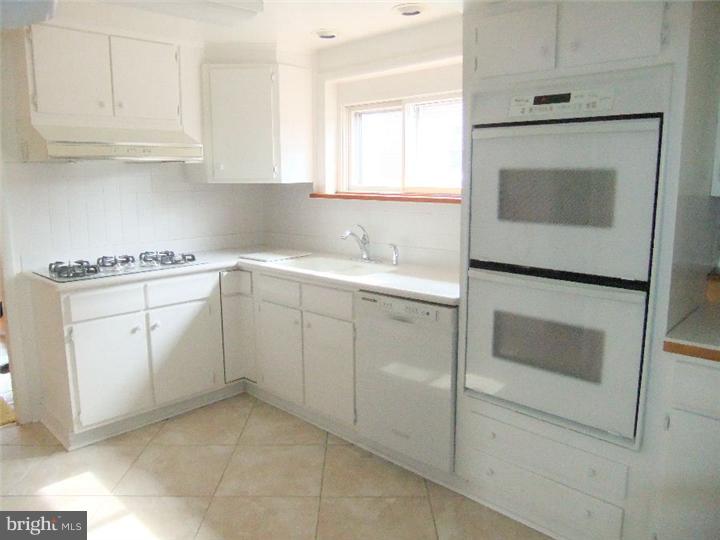 220 School Lane Springfield, PA 19064 - Photo 6 of 23 Gallery Image 6