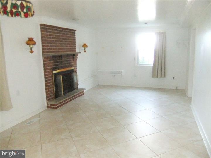 220 School Lane Springfield, PA 19064 - Photo 8 of 23 Gallery Image 8