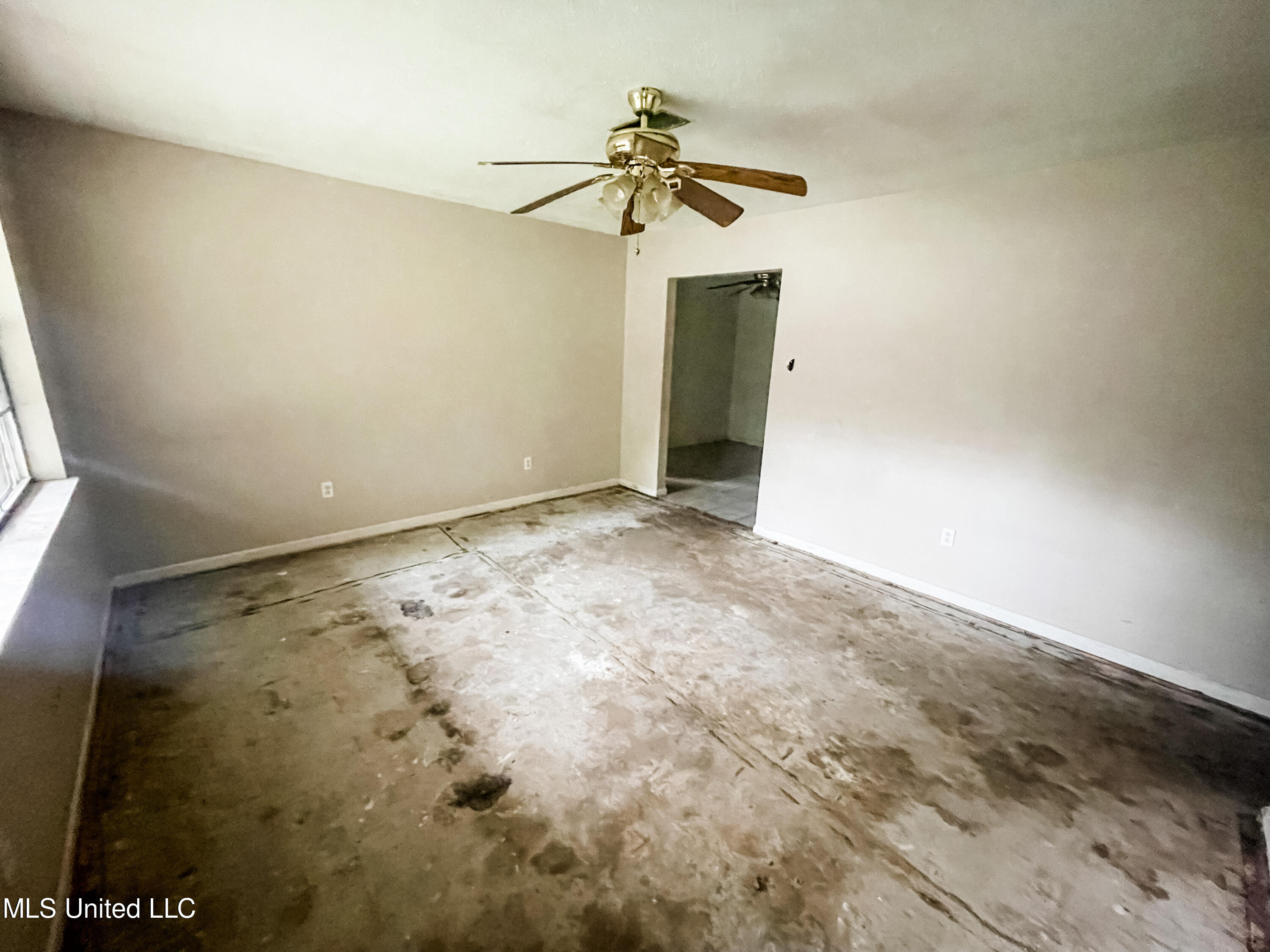 4100 Delmar Circle Moss Point, MS 39563 - Photo 2 of 31 IMG_0799