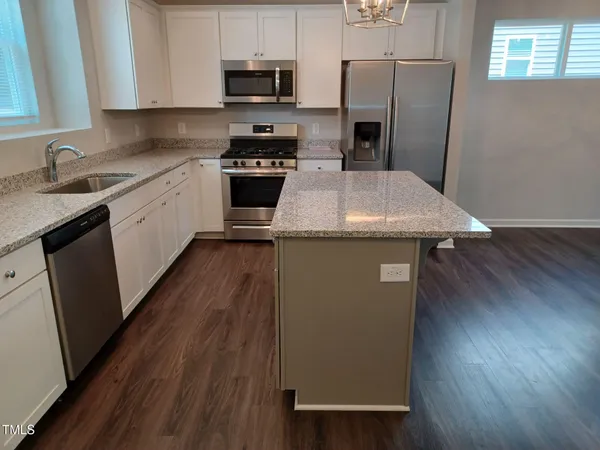 $1,695 | 424 Cherry Street, Fuquay-Varina, NC 27526