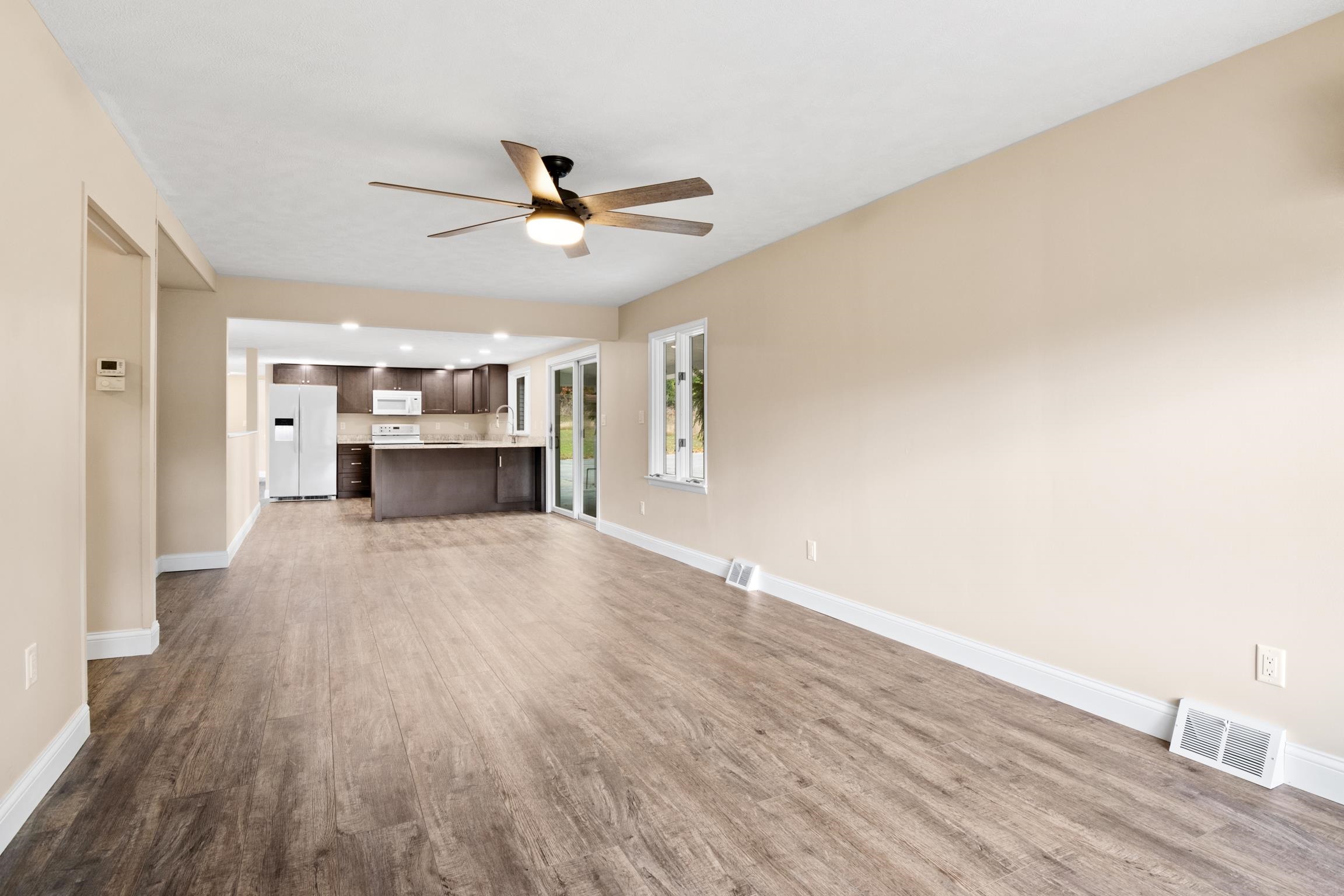 2262 West River Road Traverse City, MI 49696 - Photo 10 of 31 1944553-ce25297c-b9c4-4b25-9730-c18e63b4b060.JPG