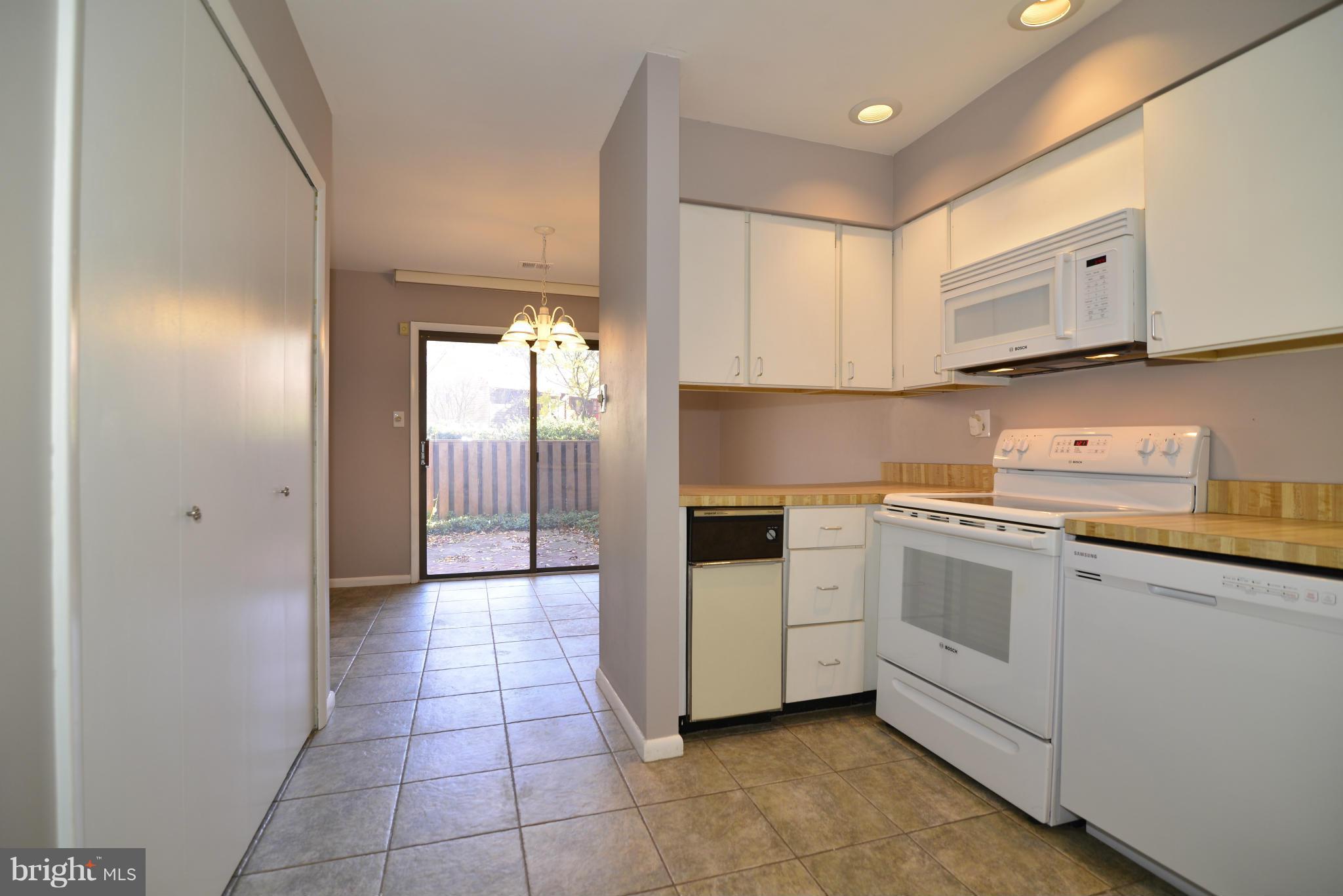 1898 Winterport Cluster Reston, VA 20191 - Photo 11 of 24 Kitchen