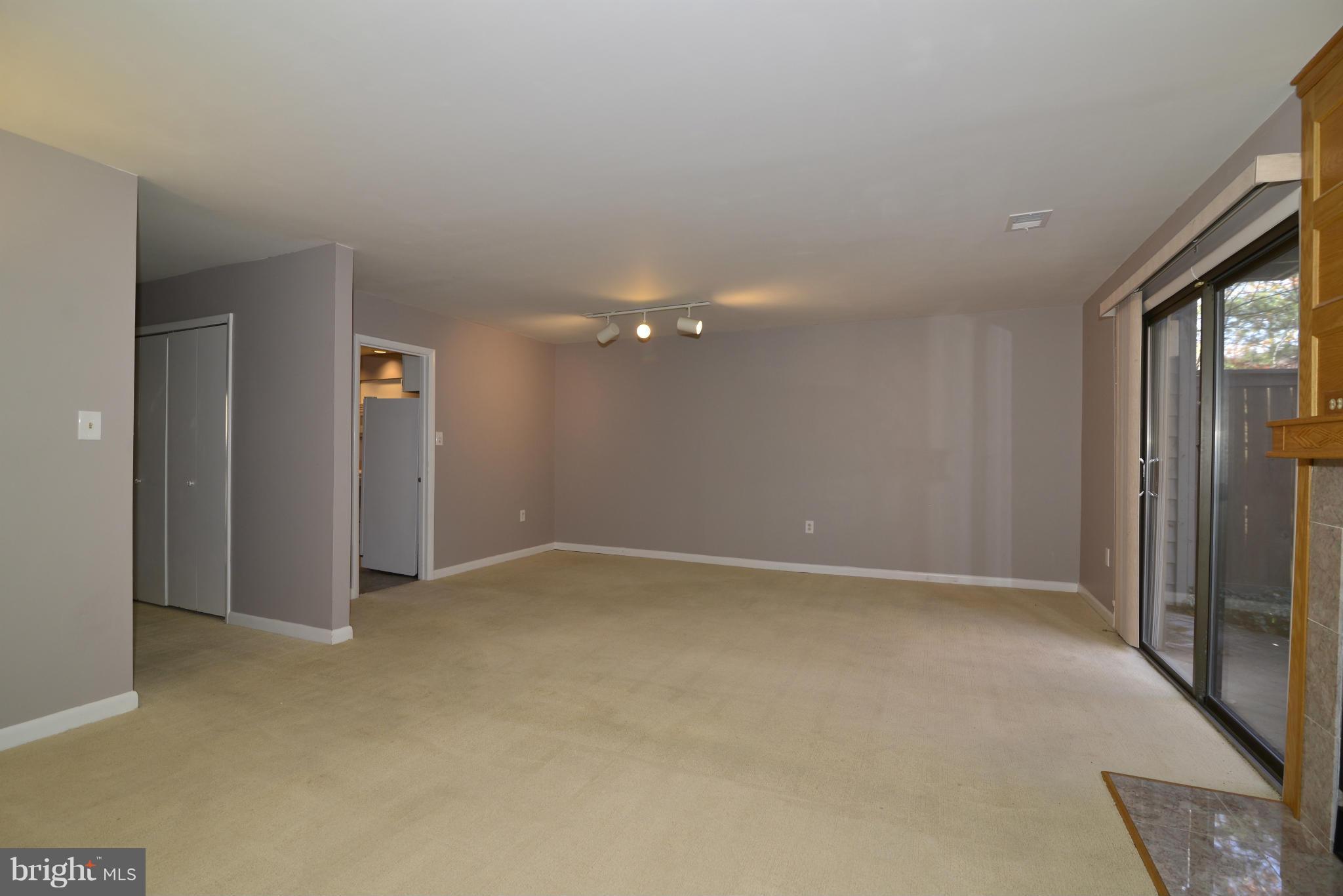 1898 Winterport Cluster Reston, VA 20191 - Photo 6 of 24 Living Room