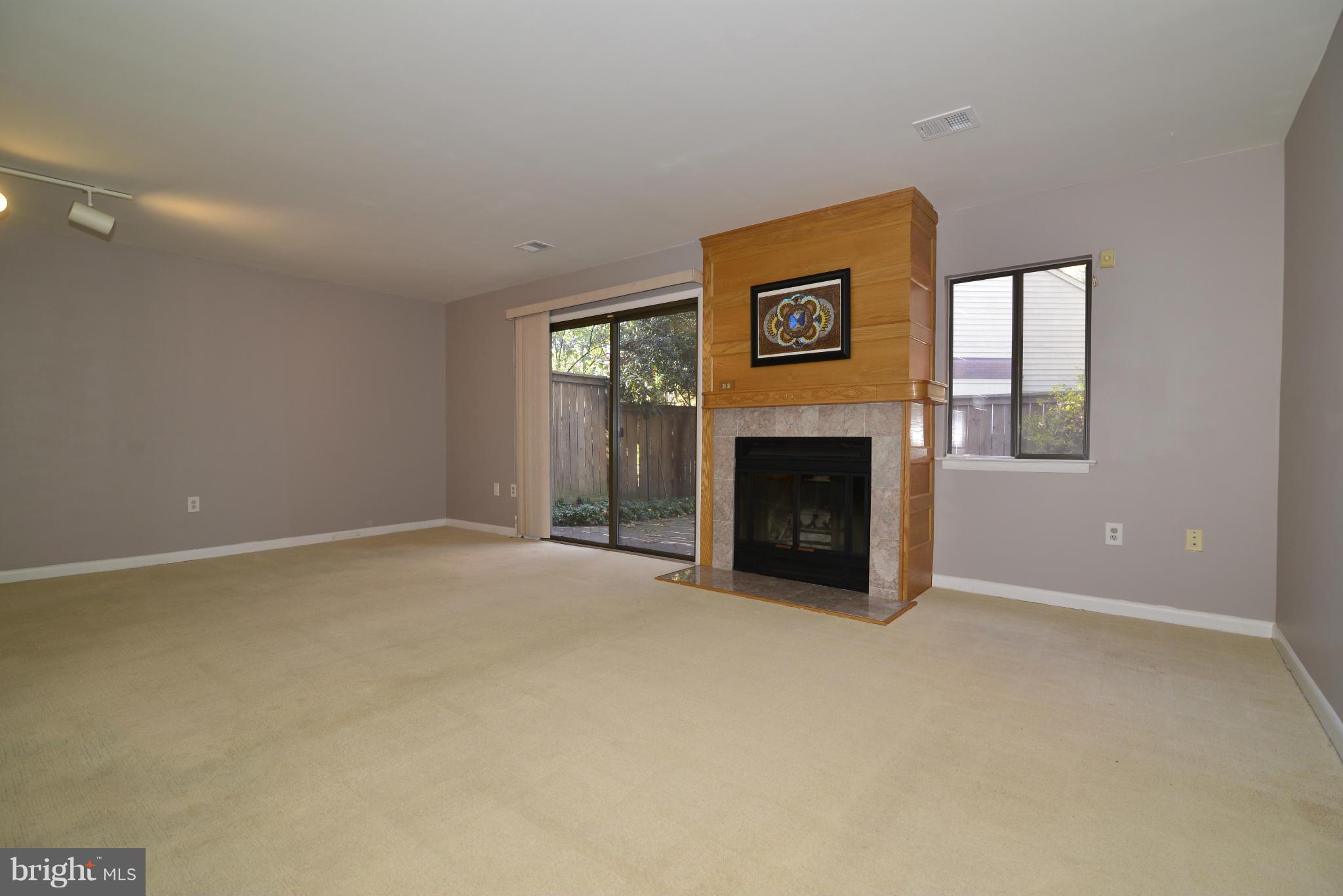 1898 Winterport Cluster Reston, VA 20191 - Photo 7 of 24 Living Room