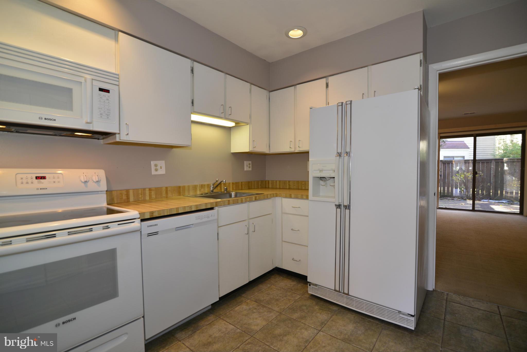 1898 Winterport Cluster Reston, VA 20191 - Photo 10 of 24 Kitchen