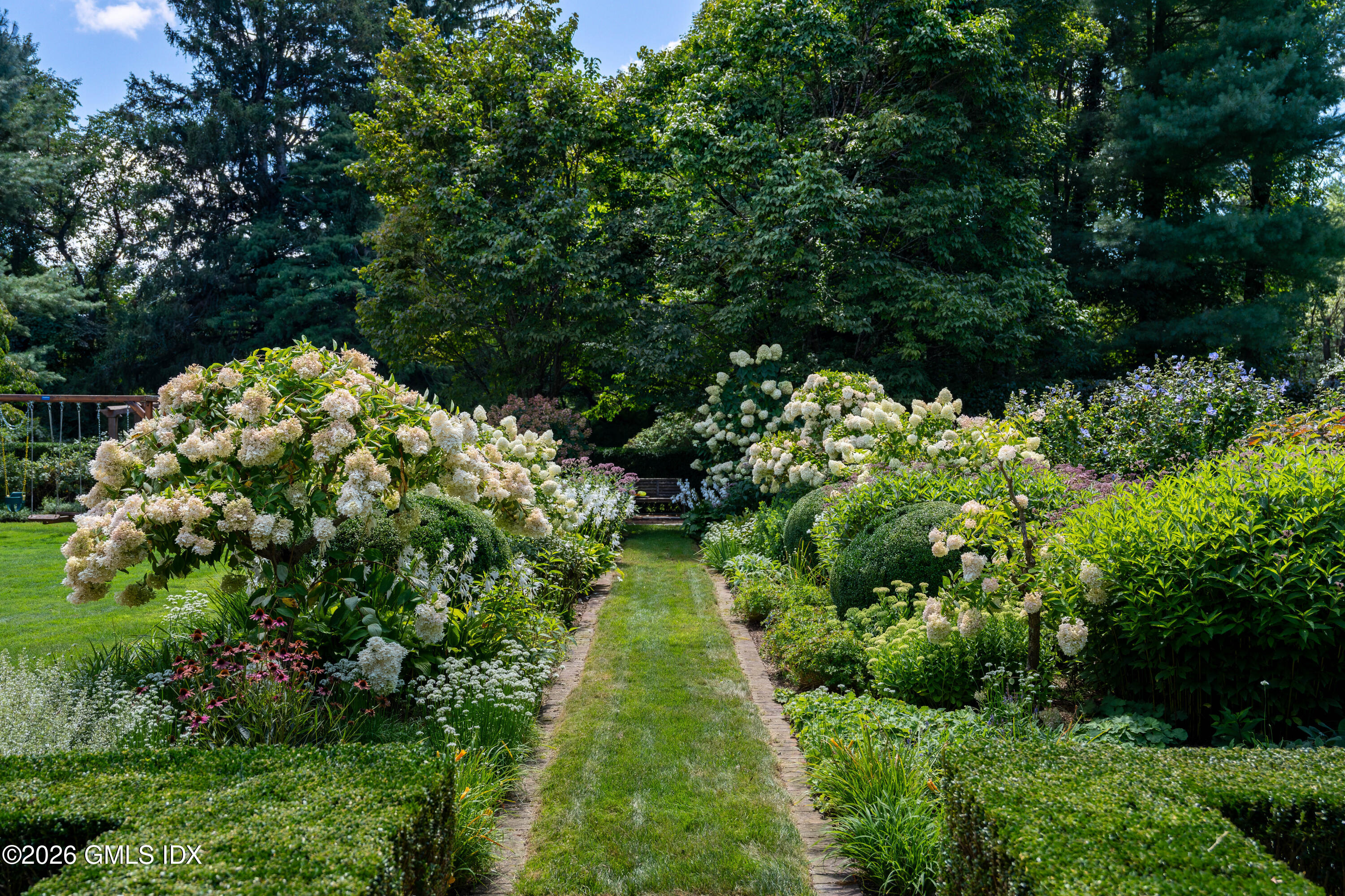 164 Round Hill Road Greenwich, CT 06831 - Photo 41 of 53 Garden Path