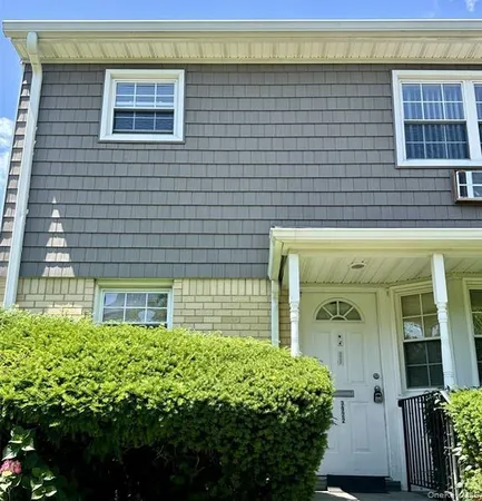 $339,000 | 3922 Wilshire Lane, Unit H, Oakdale, NY 11769
