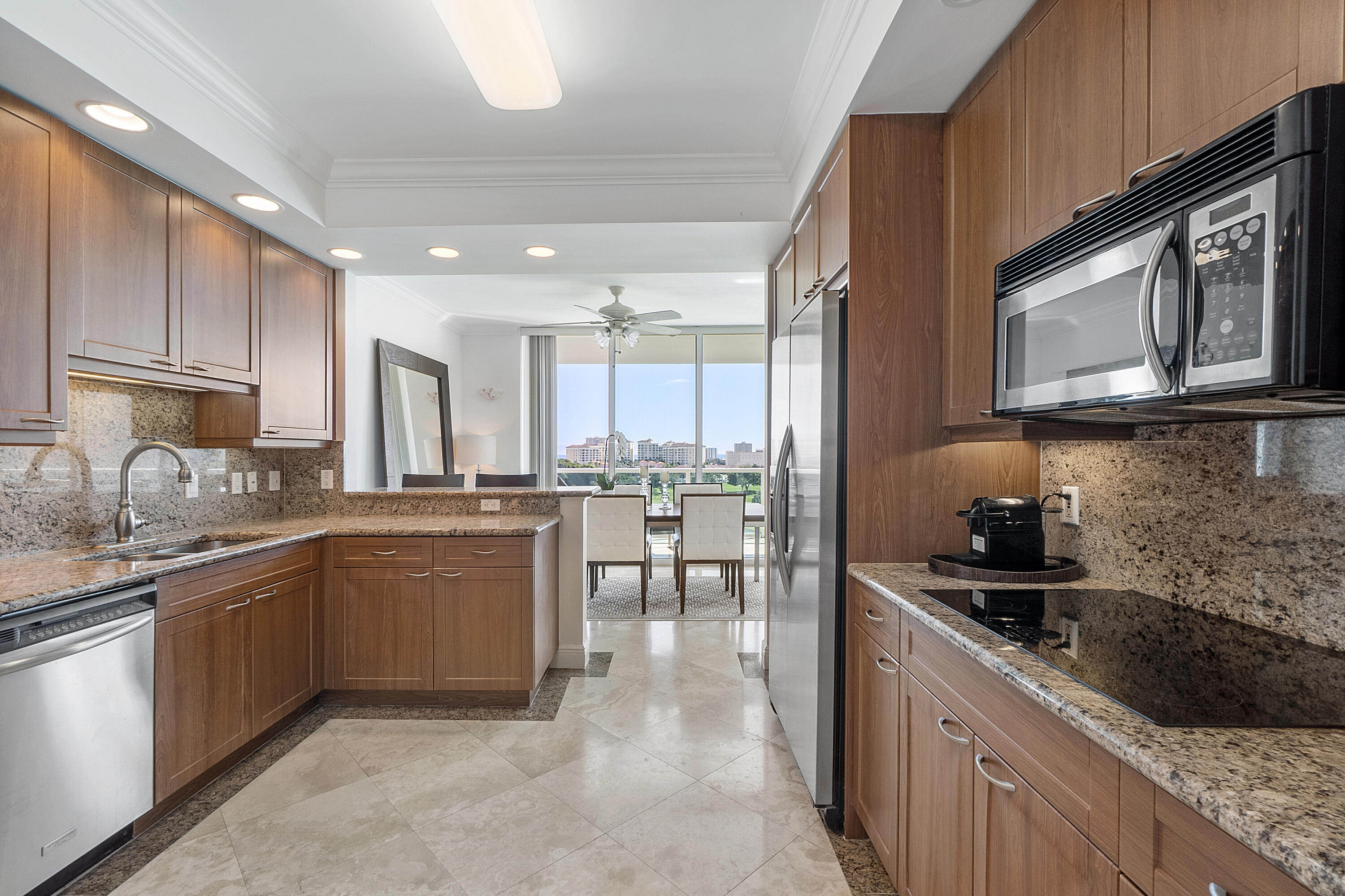550 Southeast Mizner Boulevard, Unit B810 Boca Raton, FL 33432 - Photo 18 of 50 Kitchen