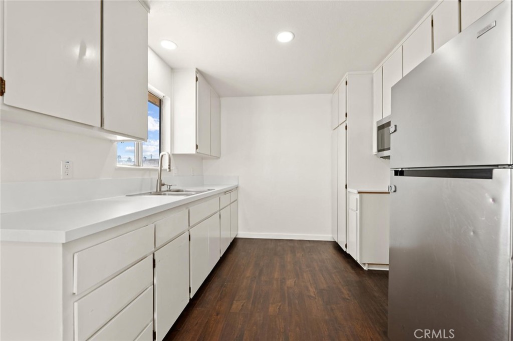 18215 Cherimoya Road Adelanto, CA 92301 - Photo 4 of 46