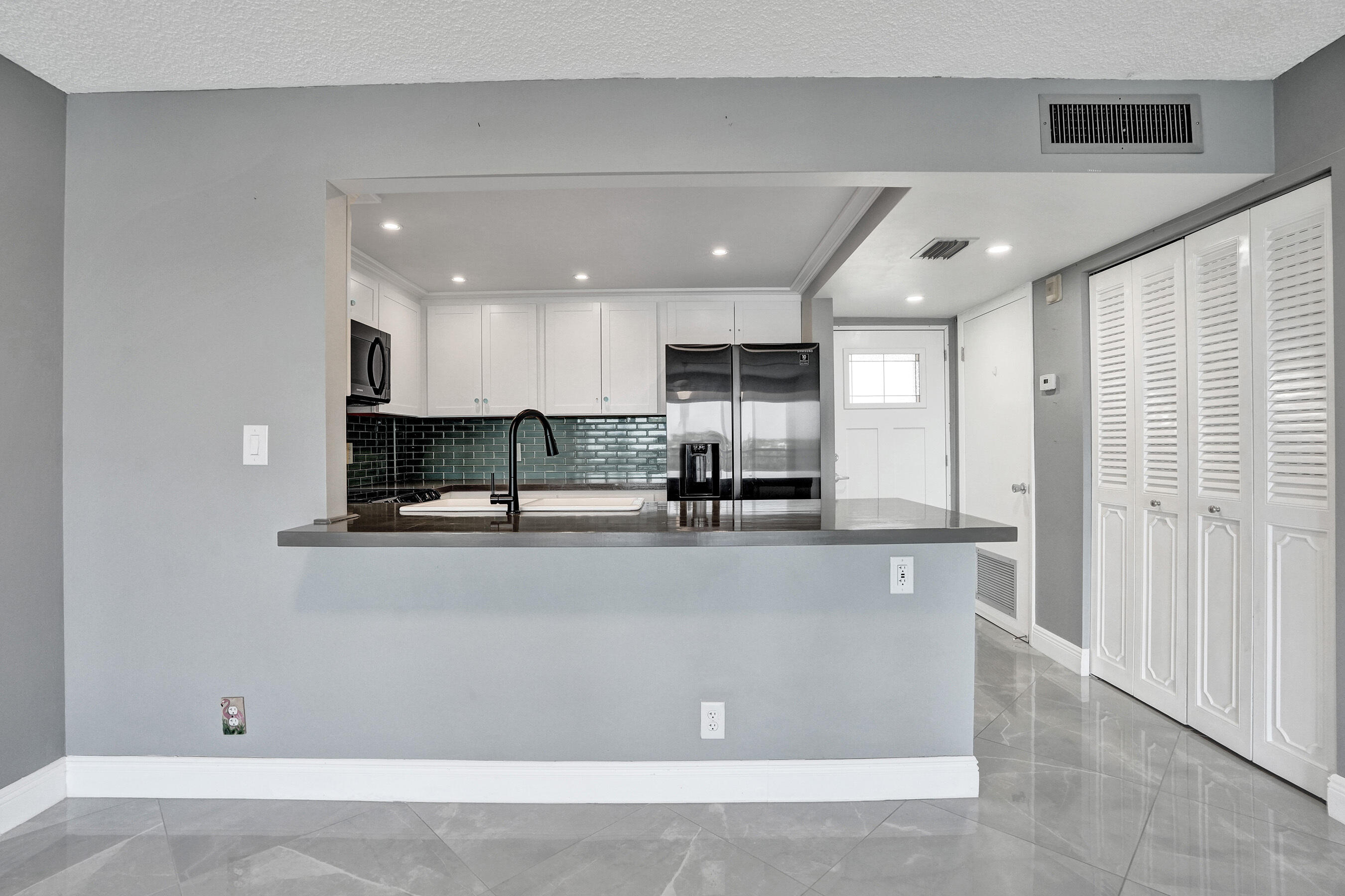 2611 North Riverside Drive, Unit 604 Pompano Beach, FL 33062 - Photo 11 of 72 DSC07800